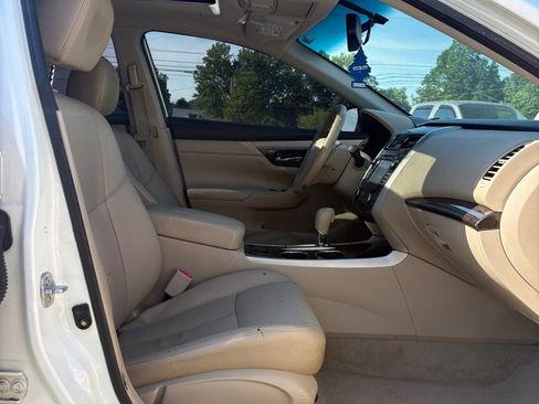 Used 2014 Nissan Altima 2.5 SL w/ Technology Package FWD image 11