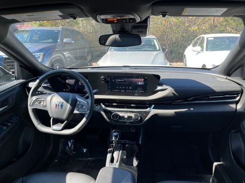 Used 2025 Buick Envista Sport Touring image 33