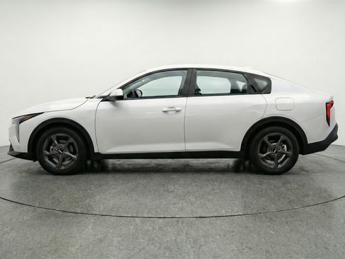 Used 2025 Kia K4 LXS image 5