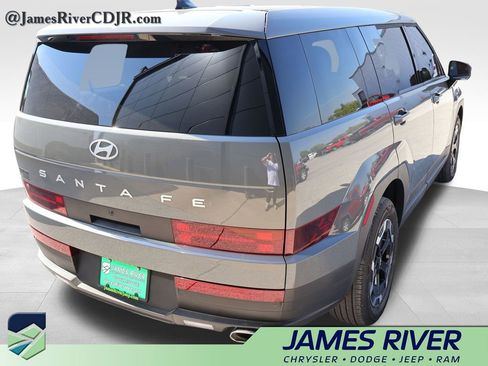 Used 2026 Hyundai Santa Fe SE FWD image 5