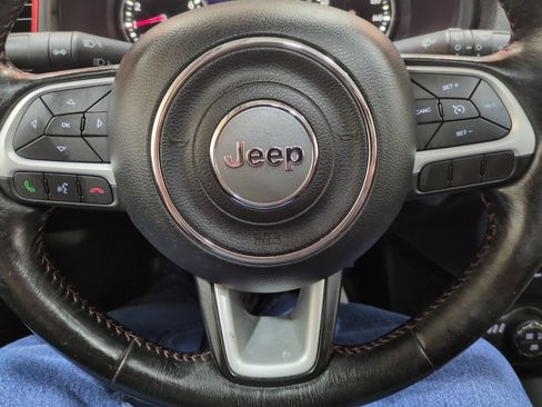 Used 2018 Jeep Renegade Trailhawk AWD/4WD image 19