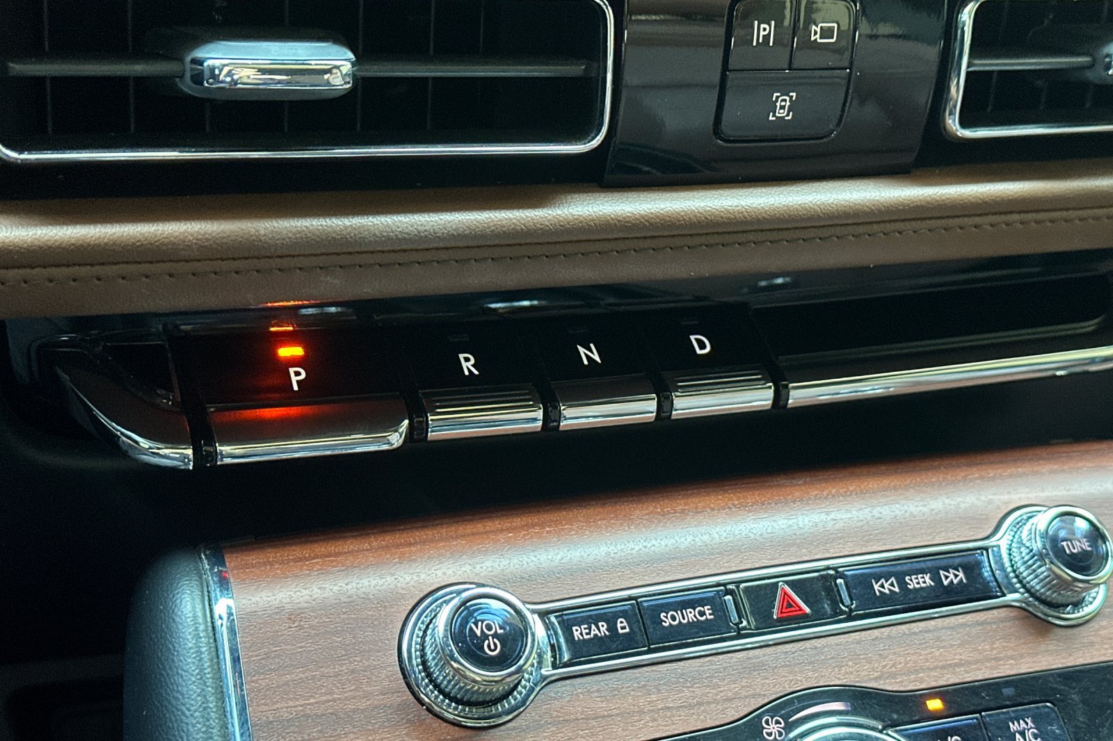 Used 2023 Lincoln Aviator Reserve w/ Equipment Group 201A RWD image 23