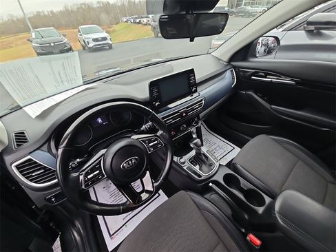 Used 2021 Kia Seltos S image 11