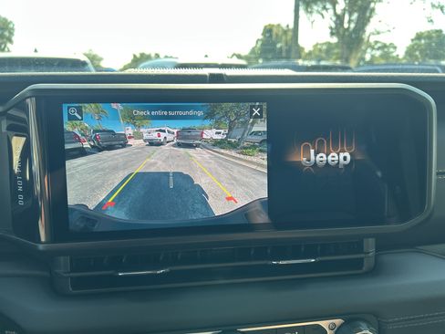 New 2025 Jeep Gladiator Sport image 28