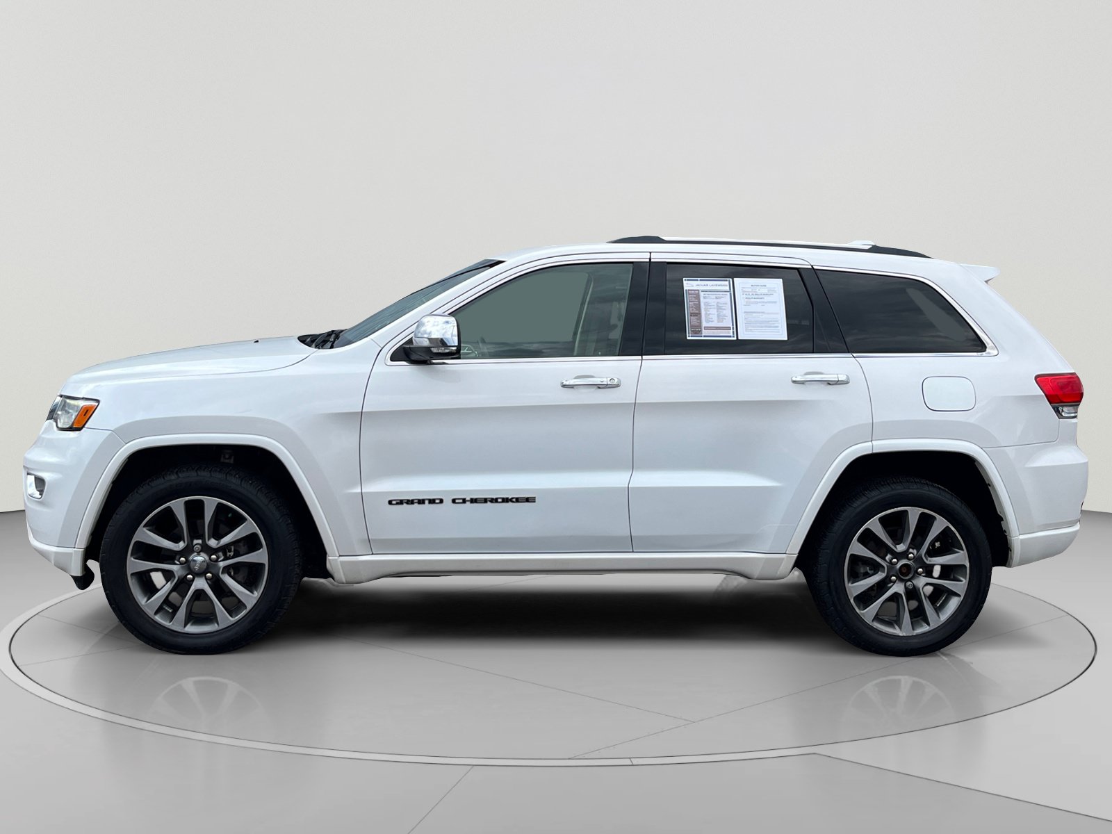 Used 2017 Jeep Grand Cherokee Overland AWD/4WD image 2