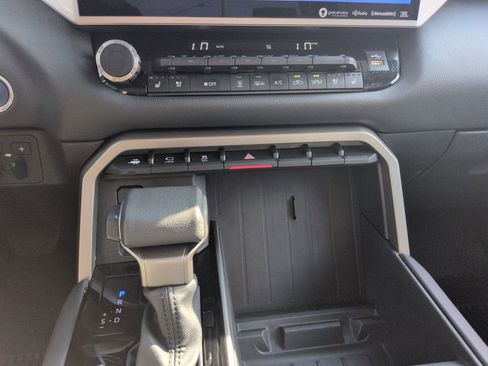 Used 2024 Toyota Tundra Limited AWD/4WD image 18
