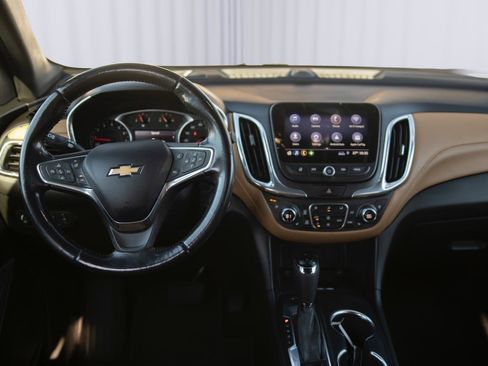 Used 2021 Chevrolet Equinox Premier image 3