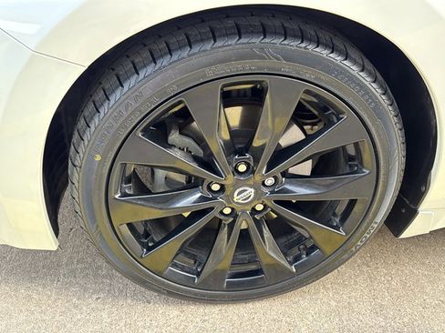 Used 2022 Nissan Maxima SR w/ Sport Mat Group image 12