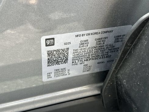 Used 2025 Chevrolet Trax LT w/ LT Convenience Package FWD image 35
