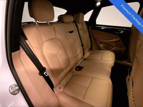 Used 2025 Porsche Macan AWD/4WD image 28