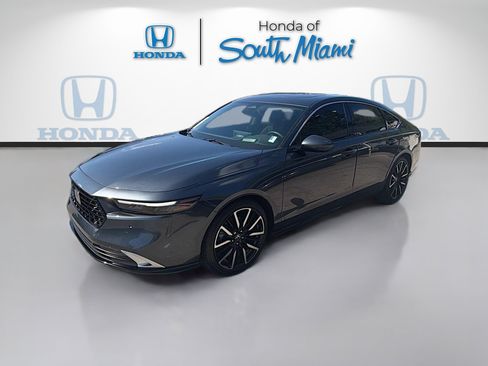 Used 2023 Honda Accord Touring image 3
