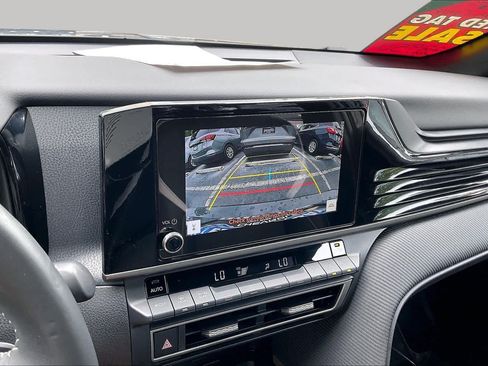 Used 2025 Toyota Camry SE w/ Convenience Package FWD image 21