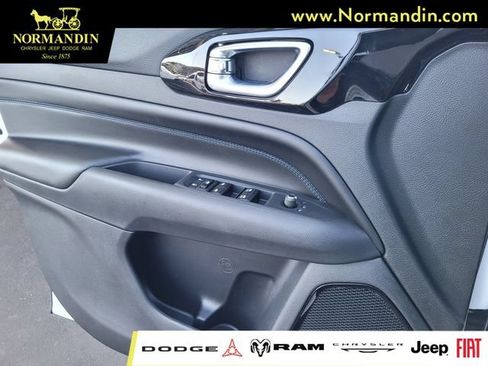 New 2026 Jeep Compass Latitude AWD/4WD image 9