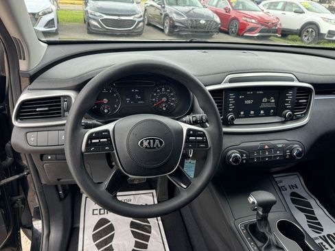 Used 2019 Kia Sorento L FWD image 17