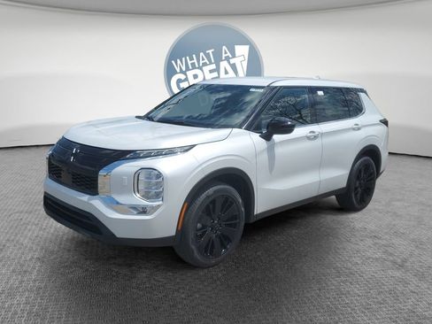 New 2026 Mitsubishi Outlander LE AWD/4WD image 8