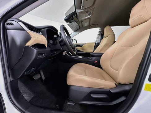 Used 2020 Toyota RAV4 LE AWD/4WD image 19
