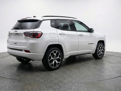 Used 2025 Jeep Compass Limited image 9