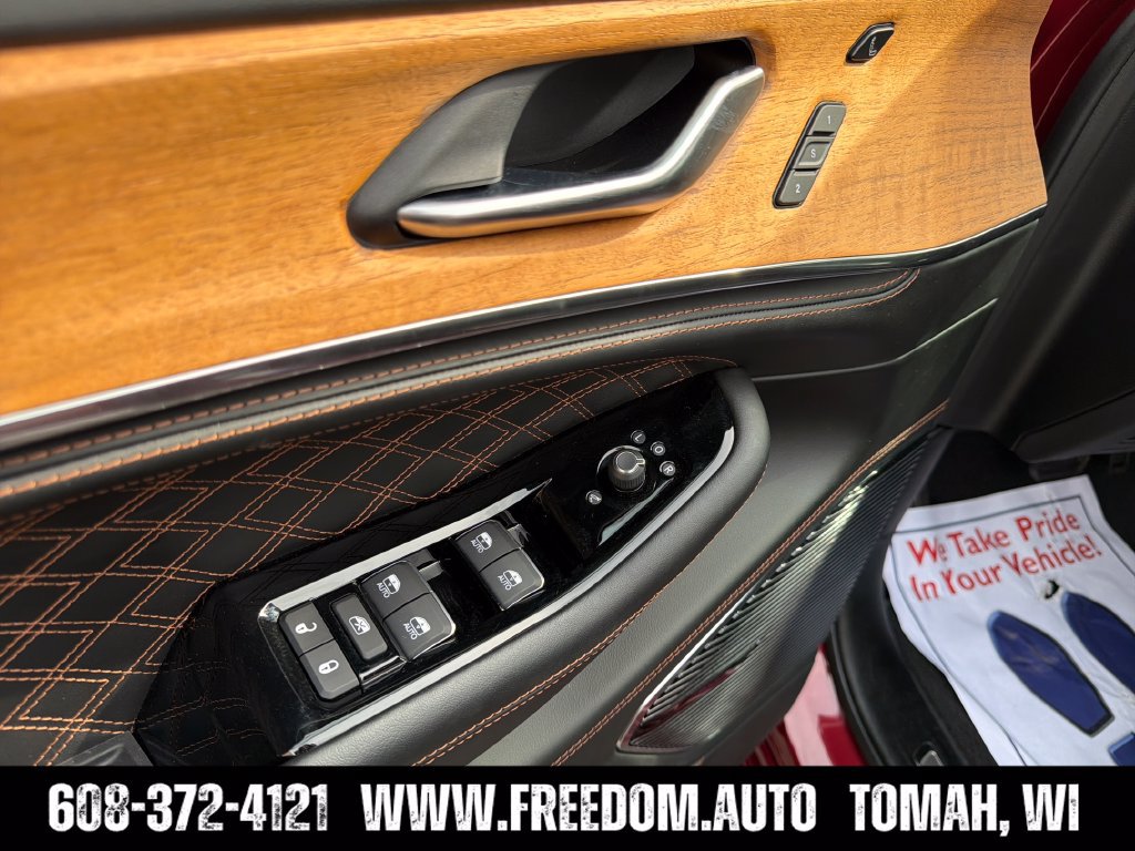 Used 2023 Jeep Grand Cherokee L Summit AWD/4WD image 11