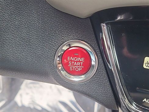 Certified 2018 Honda HR-V EX-L image 20