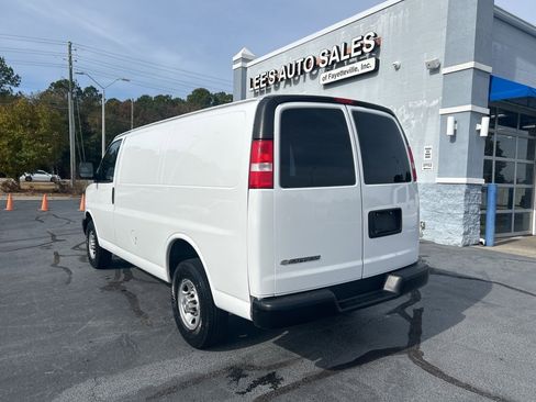 Used 2022 Chevrolet Express 2500 w/ Driver Convenience Package image 5