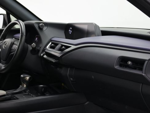 Used 2022 Lexus UX 200 w/ Accessory Package (Z1) FWD image 43