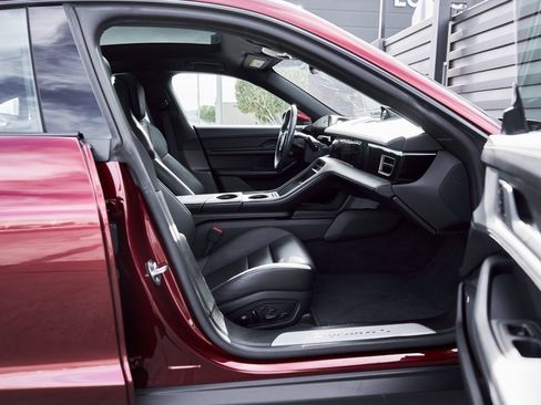 Used 2021 Porsche Taycan 4S image 24