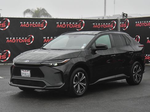 Used 2024 Toyota bZ4X XLE Sport Utility 4D w/ Weather Package image 3