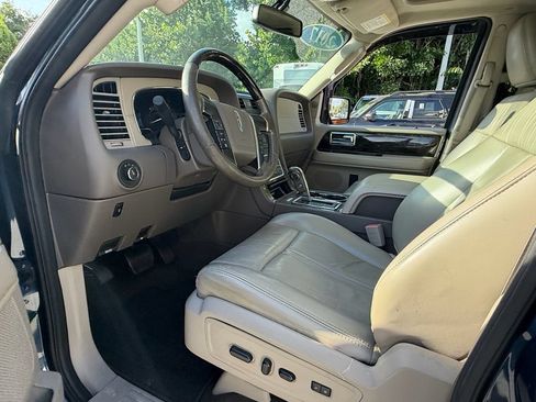 Used 2017 Lincoln Navigator Select RWD image 10