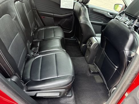 Used 2021 Ford Escape Titanium AWD/4WD image 13