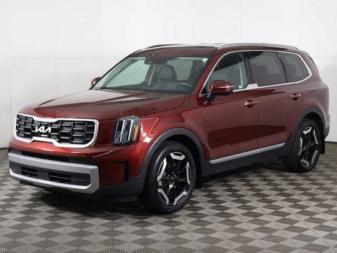Certified 2023 Kia Telluride S w/ S Sunroof Package AWD/4WD image 10