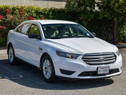 Used 2013 Ford Taurus SE image 3