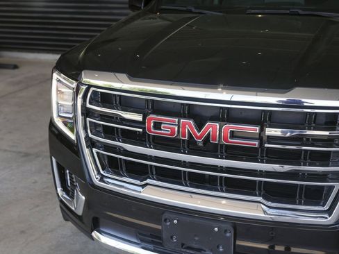 Used 2023 GMC Yukon SLT w/ SLT Luxury Package RWD image 11