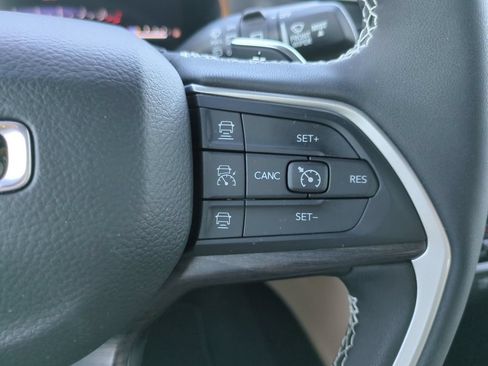 Used 2025 Jeep Grand Cherokee Limited RWD image 29