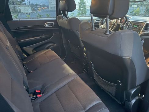 Used 2012 Jeep Grand Cherokee Laredo AWD/4WD image 12