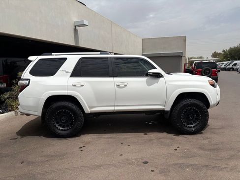 Used 2017 Toyota 4Runner TRD Off-Road Premium AWD/4WD image 5