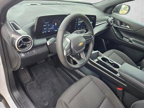 Used 2025 Chevrolet Equinox LT AWD/4WD image 14