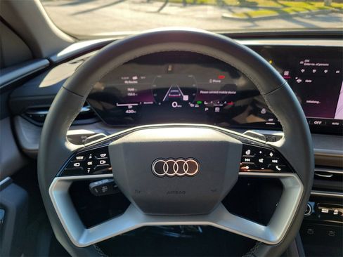 Used 2025 Audi Q5 Premium Plus w/ Premium Plus image 8