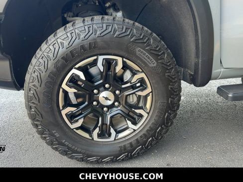 Used 2025 Chevrolet Silverado 1500 ZR2 AWD/4WD image 29