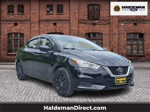 Used 2021 Nissan Versa S FWD image 1