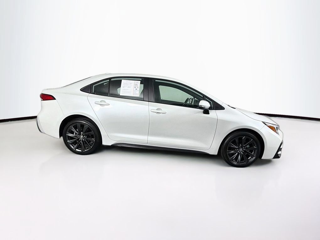 Used 2025 Toyota Corolla SE FWD image 11