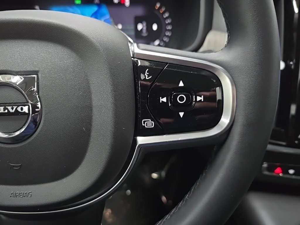 Used 2025 Volvo S90 B6 Plus AWD/4WD image 21