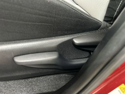 Used 2017 Toyota RAV4 XLE AWD/4WD image 10