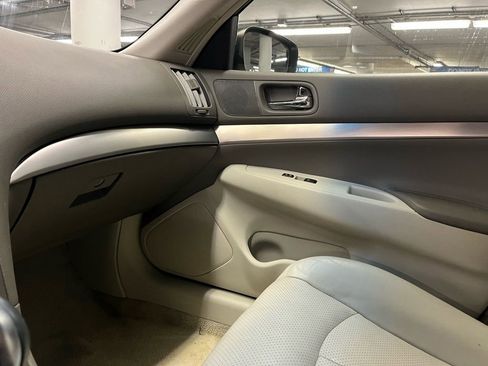 Used 2015 INFINITI Q40 w/ Moonroof Package image 27