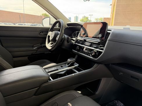 Used 2025 Nissan Pathfinder SV FWD image 38