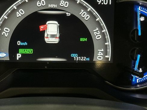 Used 2025 Toyota RAV4 LE AWD/4WD image 29
