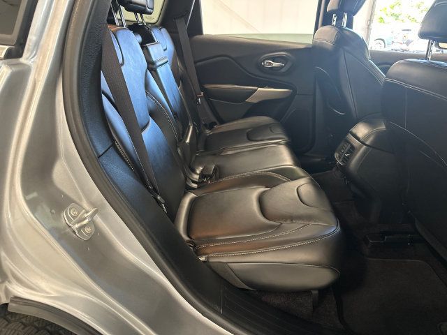 Used 2017 Jeep Cherokee Limited AWD/4WD image 30
