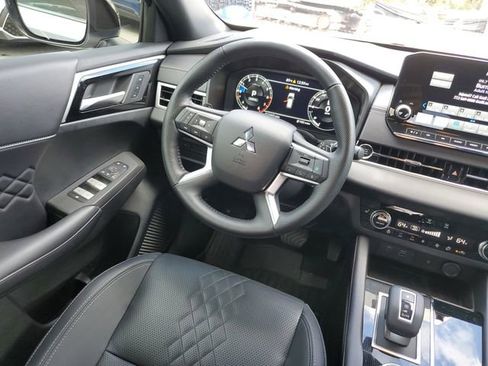 Used 2024 Mitsubishi Outlander SEL Black Edition image 10