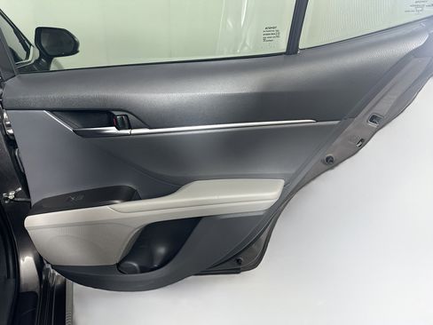 Used 2022 Toyota Camry LE image 28