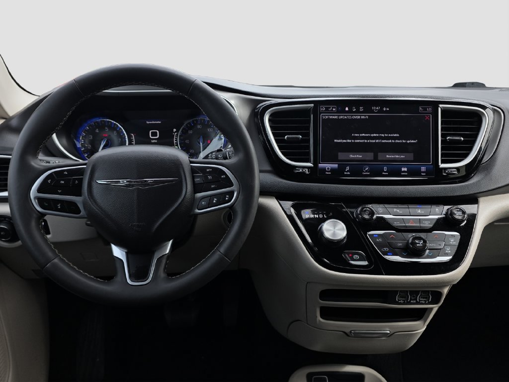 Used 2024 Chrysler Pacifica Touring-L FWD image 13