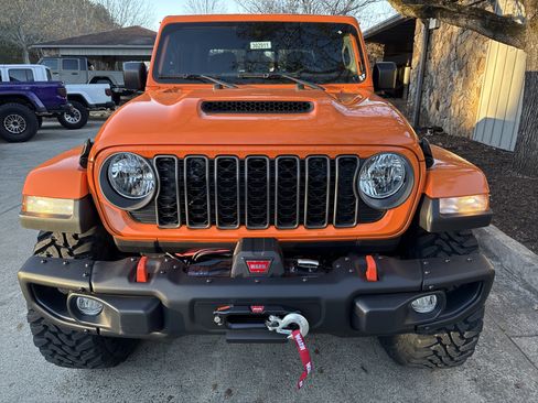 New 2025 Jeep Gladiator Sport image 3
